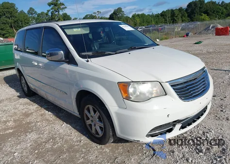 2011 Chrysler Town & Country Touring-L z USA, uszkodzony, nr VIN 2A4RR8DGXBR703420